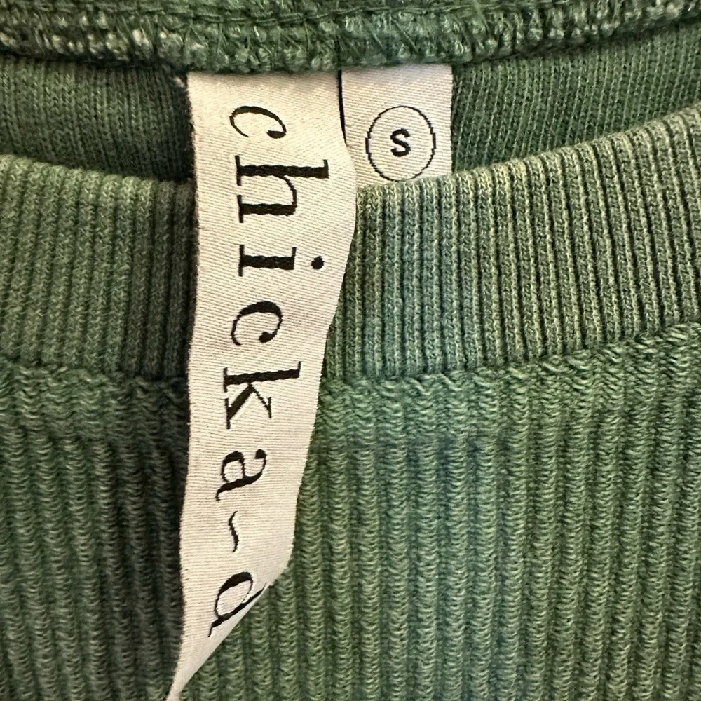 Green Oversized Hoodie with Long Sleeves and Boxy Fit - Picture 2 of 3